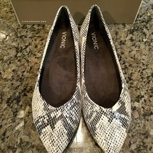 VIONIC snake print flats size 8